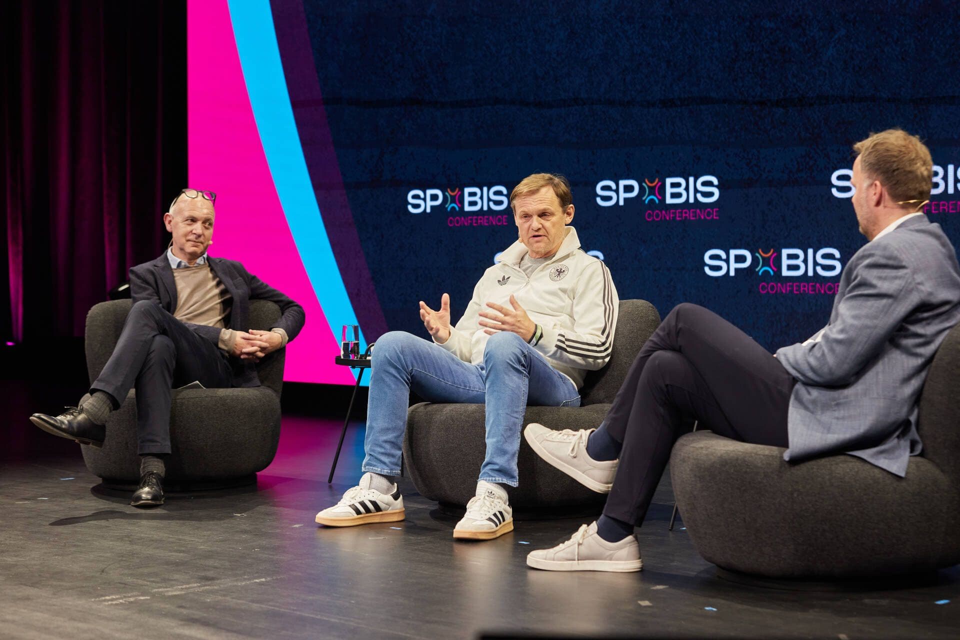 Adidas-CEO Bjørn Gulden und DFB-Präsident Bernd Neuendorf blicken optimistisch auf die Heim-EM im Sommer.